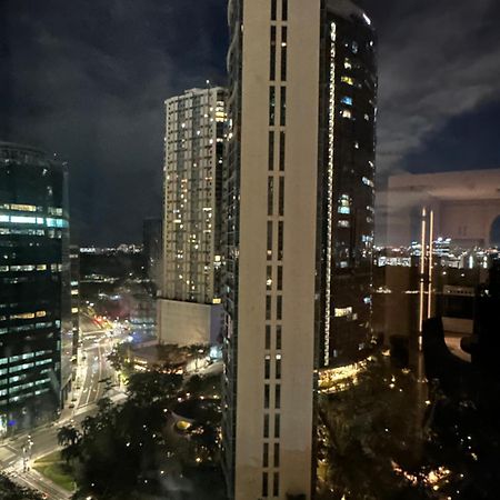 מנילה Spacious Bgc 2 Bedroom With A View מראה חיצוני תמונה