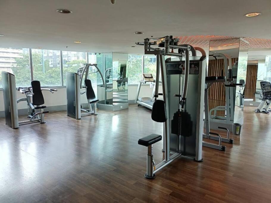 מנילה Spacious Bgc 2 Bedroom With A View מראה חיצוני תמונה