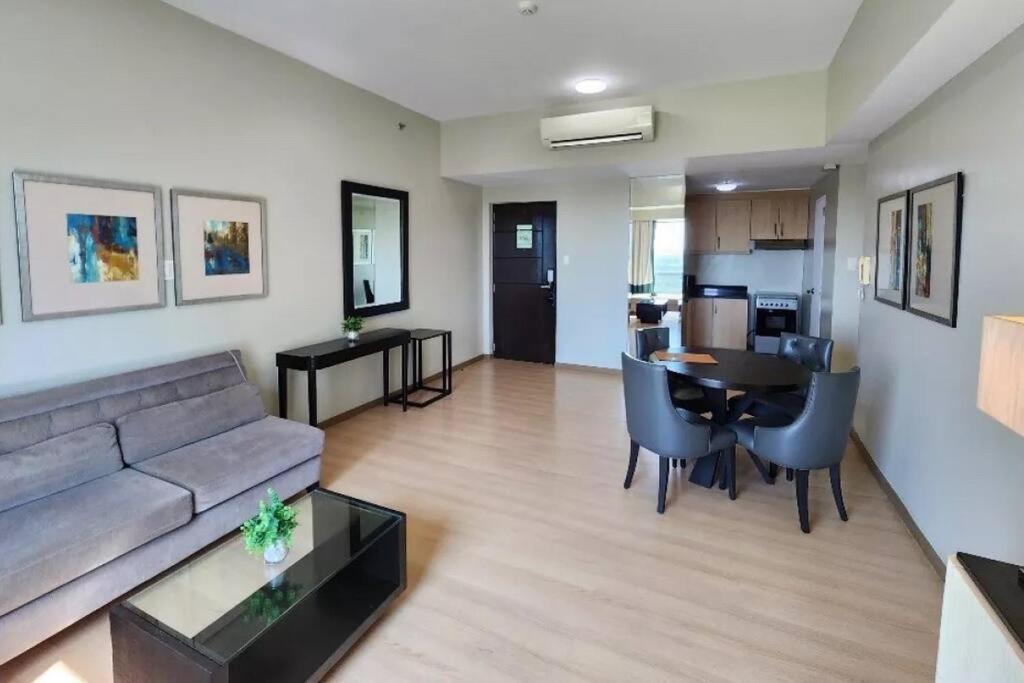 מנילה Spacious Bgc 2 Bedroom With A View מראה חיצוני תמונה