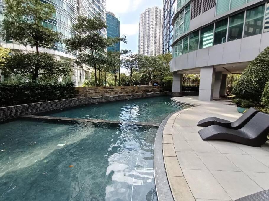מנילה Spacious Bgc 2 Bedroom With A View מראה חיצוני תמונה